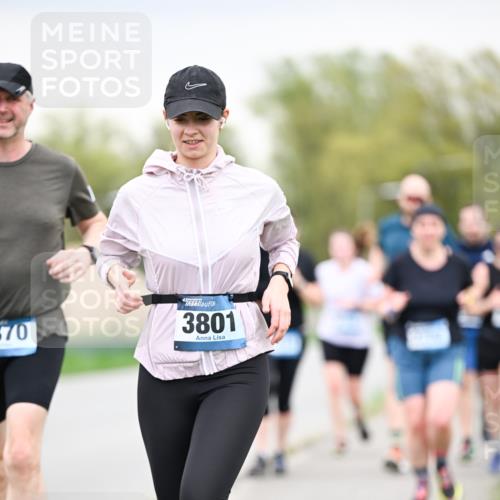 07.04.2024 - 43. Internationalen Wilhelmsburger Insellauf Dr. Thomas Lammeyer http://msf.ph/oto/6042361 07.04.2024 10:40:33 Laufen 570, 3801 meine-sportfotos.de
