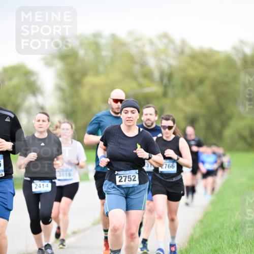 07.04.2024 - 43. Internationalen Wilhelmsburger Insellauf Dr. Thomas Lammeyer http://msf.ph/oto/6042366 07.04.2024 10:40:34 Laufen 5, 16, 2414, 2752, 2766 meine-sportfotos.de