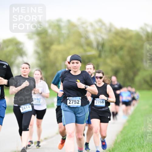 07.04.2024 - 43. Internationalen Wilhelmsburger Insellauf Dr. Thomas Lammeyer http://msf.ph/oto/6042369 07.04.2024 10:40:34 Laufen 2752, 2766, 2414 meine-sportfotos.de