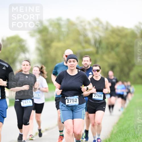 07.04.2024 - 43. Internationalen Wilhelmsburger Insellauf Dr. Thomas Lammeyer http://msf.ph/oto/6042371 07.04.2024 10:40:34 Laufen 2414, 2752, 2766 meine-sportfotos.de