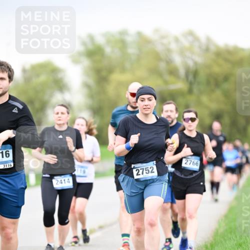 07.04.2024 - 43. Internationalen Wilhelmsburger Insellauf Dr. Thomas Lammeyer http://msf.ph/oto/6042373 07.04.2024 10:40:34 Laufen 16, 3116, 2414, 2752, 2766 meine-sportfotos.de