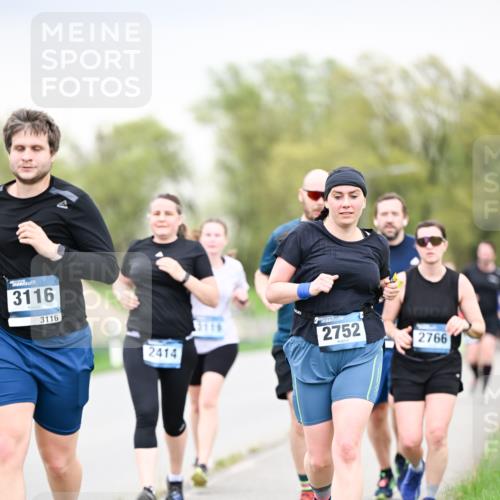 07.04.2024 - 43. Internationalen Wilhelmsburger Insellauf Dr. Thomas Lammeyer http://msf.ph/oto/6042375 07.04.2024 10:40:34 Laufen 3116, 3116, 40, 2414, 2752, 2766 meine-sportfotos.de
