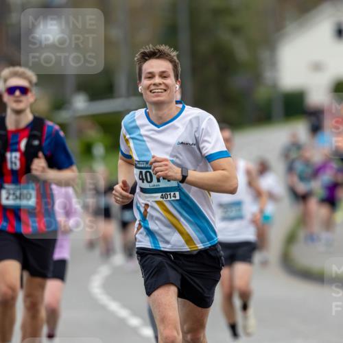 07.04.2024 - 43. Internationalen Wilhelmsburger Insellauf Michael Strokosch http://msf.ph/oto/6042380 07.04.2024 11:02:42 Laufen 564, 15, 2580, 40, 4014 meine-sportfotos.de
