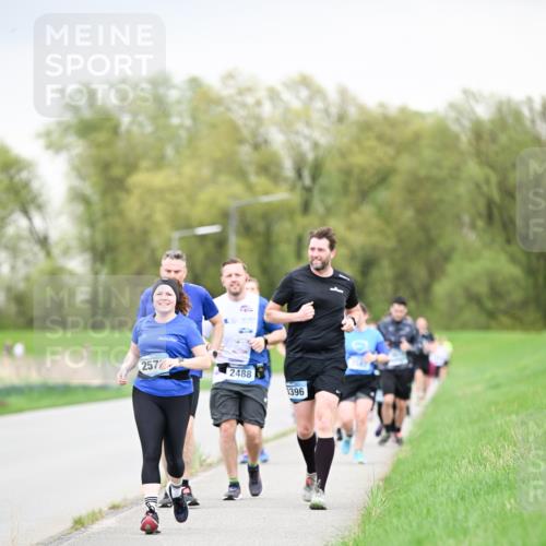 07.04.2024 - 43. Internationalen Wilhelmsburger Insellauf Dr. Thomas Lammeyer http://msf.ph/oto/6042417 07.04.2024 10:40:40 Laufen 2577, 2488, 1396 meine-sportfotos.de