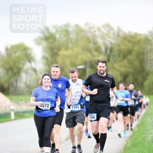 07.04.2024 - 43. Internationalen Wilhelmsburger Insellauf Dr. Thomas Lammeyer http://msf.ph/oto/6042420 07.04.2024 10:40:43 Laufen 2572, 2488, 3396 meine-sportfotos.de