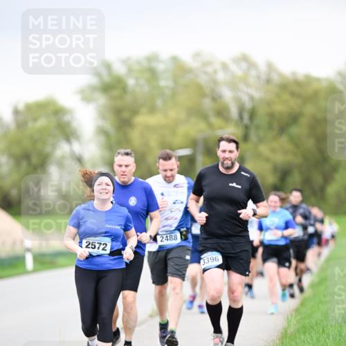07.04.2024 - 43. Internationalen Wilhelmsburger Insellauf Dr. Thomas Lammeyer http://msf.ph/oto/6042422 07.04.2024 10:40:43 Laufen 2488, 2572, 3396 meine-sportfotos.de