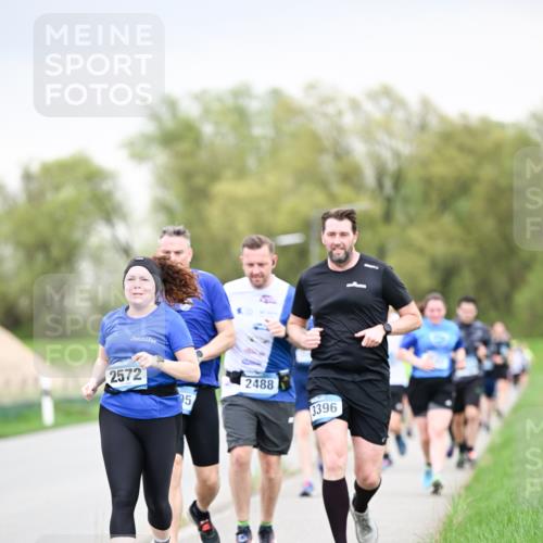 07.04.2024 - 43. Internationalen Wilhelmsburger Insellauf Dr. Thomas Lammeyer http://msf.ph/oto/6042426 07.04.2024 10:40:43 Laufen 2572, 5, 2488, 3396 meine-sportfotos.de