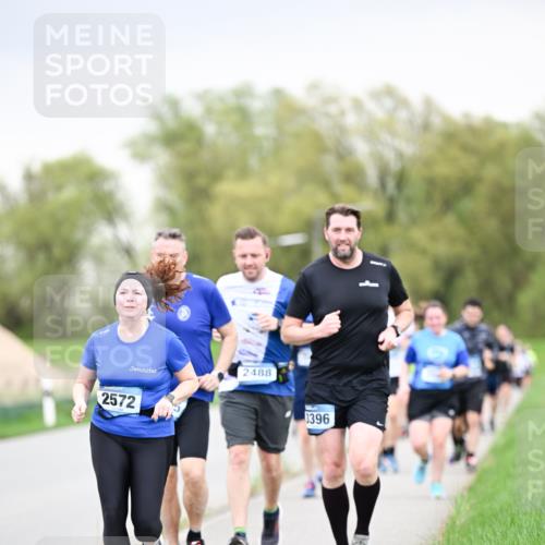 07.04.2024 - 43. Internationalen Wilhelmsburger Insellauf Dr. Thomas Lammeyer http://msf.ph/oto/6042428 07.04.2024 10:40:43 Laufen 2488, 2572, 3396 meine-sportfotos.de