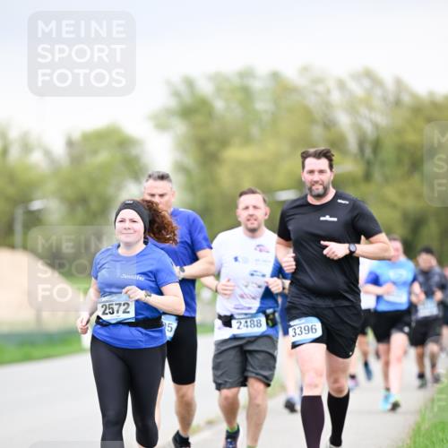 07.04.2024 - 43. Internationalen Wilhelmsburger Insellauf Dr. Thomas Lammeyer http://msf.ph/oto/6042435 07.04.2024 10:40:44 Laufen 2572, 5, 2488, 3396 meine-sportfotos.de