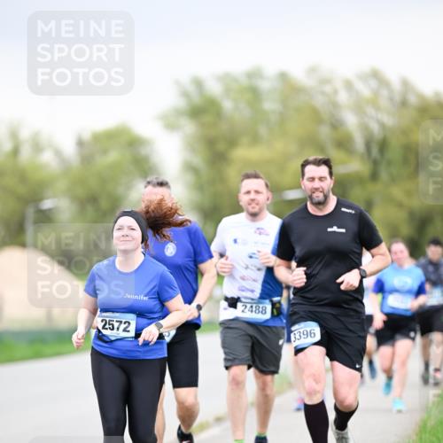 07.04.2024 - 43. Internationalen Wilhelmsburger Insellauf Dr. Thomas Lammeyer http://msf.ph/oto/6042437 07.04.2024 10:40:44 Laufen 2488, 3396, 2572 meine-sportfotos.de