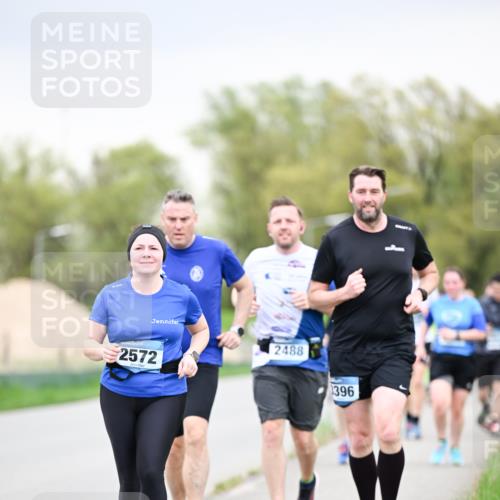 07.04.2024 - 43. Internationalen Wilhelmsburger Insellauf Dr. Thomas Lammeyer http://msf.ph/oto/6042438 07.04.2024 10:40:44 Laufen 2572, 2488, 396 meine-sportfotos.de