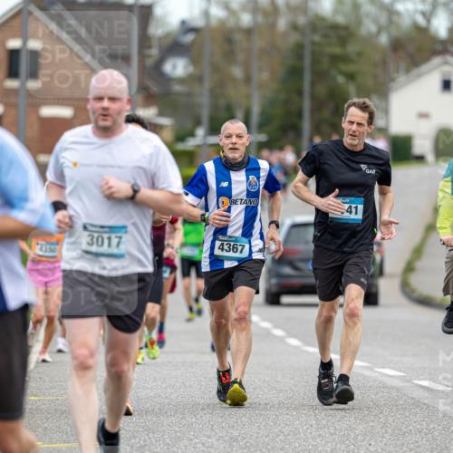 07.04.2024 - 43. Internationalen Wilhelmsburger Insellauf Michael Strokosch http://msf.ph/oto/6042439 07.04.2024 11:04:46 Laufen 4350, 3017, 4367, 41 meine-sportfotos.de