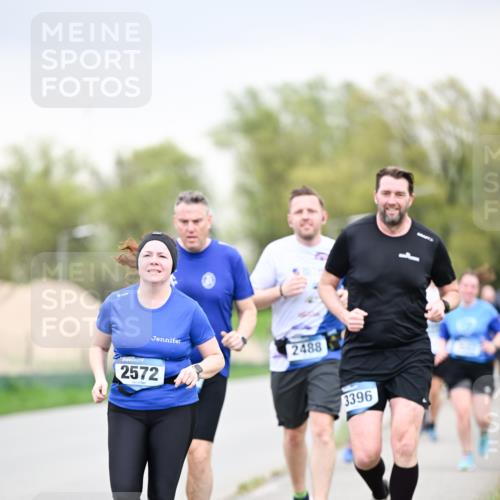 07.04.2024 - 43. Internationalen Wilhelmsburger Insellauf Dr. Thomas Lammeyer http://msf.ph/oto/6042442 07.04.2024 10:40:44 Laufen 2572, 2488, 3396 meine-sportfotos.de