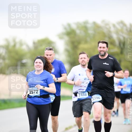 07.04.2024 - 43. Internationalen Wilhelmsburger Insellauf Dr. Thomas Lammeyer http://msf.ph/oto/6042444 07.04.2024 10:40:44 Laufen 2572, 2488, 95, 3396 meine-sportfotos.de