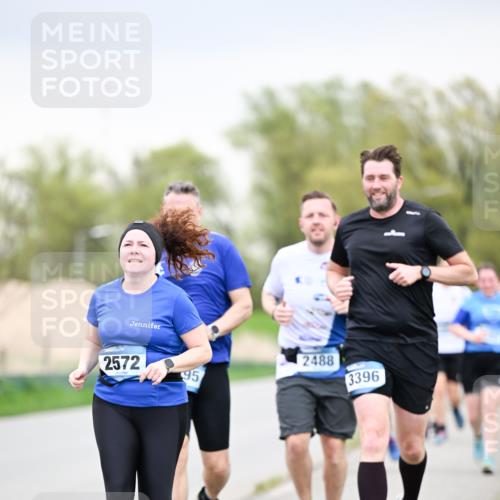 07.04.2024 - 43. Internationalen Wilhelmsburger Insellauf Dr. Thomas Lammeyer http://msf.ph/oto/6042446 07.04.2024 10:40:45 Laufen 2572, 2488, 95, 3396 meine-sportfotos.de