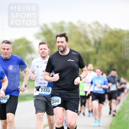 07.04.2024 - 43. Internationalen Wilhelmsburger Insellauf Dr. Thomas Lammeyer http://msf.ph/oto/6042453 07.04.2024 10:40:46 Laufen 395, 2488, 3396 meine-sportfotos.de