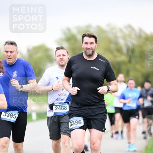 07.04.2024 - 43. Internationalen Wilhelmsburger Insellauf Dr. Thomas Lammeyer http://msf.ph/oto/6042459 07.04.2024 10:40:46 Laufen 3395, 2488, 3396 meine-sportfotos.de