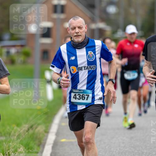 07.04.2024 - 43. Internationalen Wilhelmsburger Insellauf Michael Strokosch http://msf.ph/oto/6042464 07.04.2024 11:04:51 Laufen 280, 4367, 2141 meine-sportfotos.de