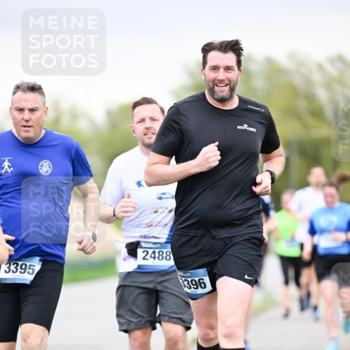 07.04.2024 - 43. Internationalen Wilhelmsburger Insellauf Dr. Thomas Lammeyer http://msf.ph/oto/6042466 07.04.2024 10:40:46 Laufen 3395, 2488, 396 meine-sportfotos.de