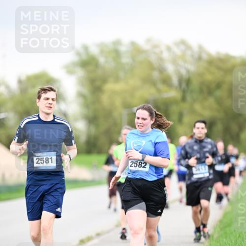 07.04.2024 - 43. Internationalen Wilhelmsburger Insellauf Dr. Thomas Lammeyer http://msf.ph/oto/6042480 07.04.2024 10:40:49 Laufen 2581, 2582, 36, 13 meine-sportfotos.de