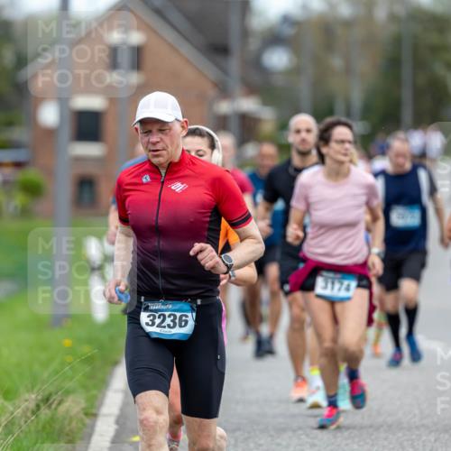07.04.2024 - 43. Internationalen Wilhelmsburger Insellauf Michael Strokosch http://msf.ph/oto/6042481 07.04.2024 11:04:56 Laufen 3236, 3174, 3176 meine-sportfotos.de