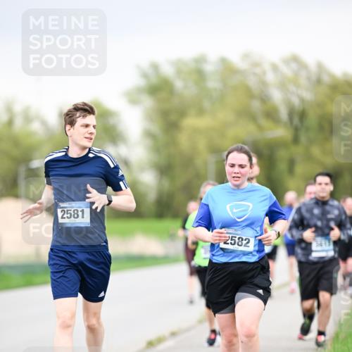 07.04.2024 - 43. Internationalen Wilhelmsburger Insellauf Dr. Thomas Lammeyer http://msf.ph/oto/6042483 07.04.2024 10:40:50 Laufen 2581, 2582 meine-sportfotos.de