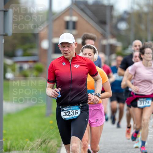 07.04.2024 - 43. Internationalen Wilhelmsburger Insellauf Michael Strokosch http://msf.ph/oto/6042484 07.04.2024 11:04:56 Laufen 3236, 3174, 317 meine-sportfotos.de