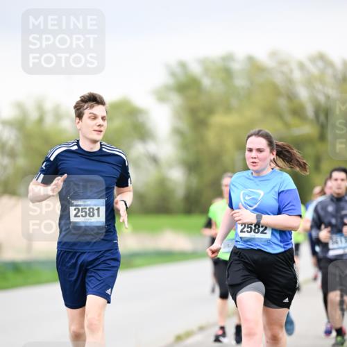 07.04.2024 - 43. Internationalen Wilhelmsburger Insellauf Dr. Thomas Lammeyer http://msf.ph/oto/6042490 07.04.2024 10:40:50 Laufen 2581, 2582, 21 meine-sportfotos.de