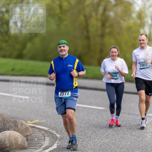 07.04.2024 - 43. Internationalen Wilhelmsburger Insellauf Michael Strokosch http://msf.ph/oto/6042493 07.04.2024 11:12:28 Laufen 2377, 905, 2907 meine-sportfotos.de