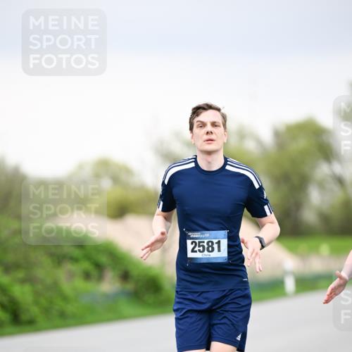 07.04.2024 - 43. Internationalen Wilhelmsburger Insellauf Dr. Thomas Lammeyer http://msf.ph/oto/6042498 07.04.2024 10:40:51 Laufen 2581 meine-sportfotos.de