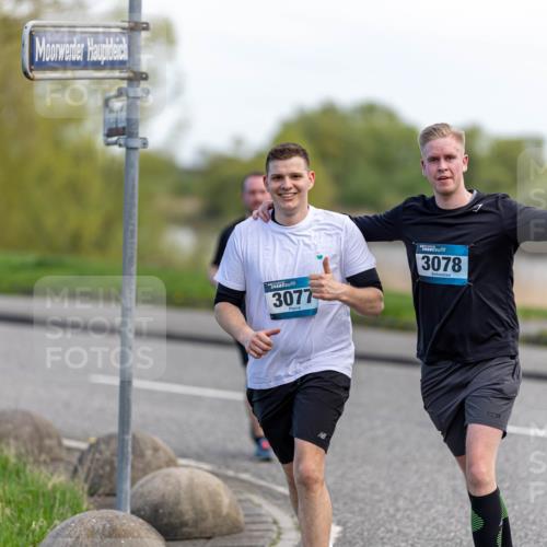 07.04.2024 - 43. Internationalen Wilhelmsburger Insellauf Michael Strokosch http://msf.ph/oto/6042518 07.04.2024 11:12:38 Laufen 3077, 3078 meine-sportfotos.de