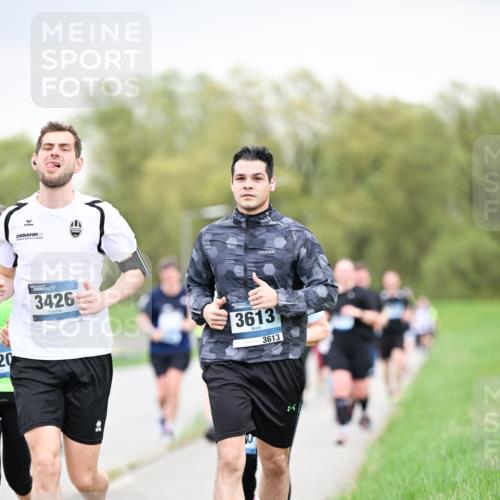 07.04.2024 - 43. Internationalen Wilhelmsburger Insellauf Dr. Thomas Lammeyer http://msf.ph/oto/6042523 07.04.2024 10:40:54 Laufen 20, 3426, 3613, 3613 meine-sportfotos.de