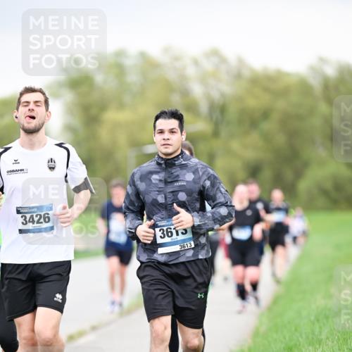 07.04.2024 - 43. Internationalen Wilhelmsburger Insellauf Dr. Thomas Lammeyer http://msf.ph/oto/6042525 07.04.2024 10:40:54 Laufen 3426, 3615, 3613 meine-sportfotos.de