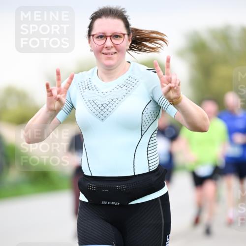 07.04.2024 - 43. Internationalen Wilhelmsburger Insellauf Dr. Thomas Lammeyer http://msf.ph/oto/6042562 07.04.2024 10:40:58 Laufen 2310 meine-sportfotos.de