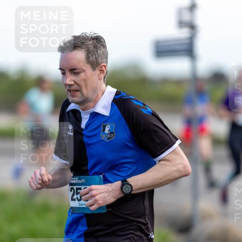 07.04.2024 - 43. Internationalen Wilhelmsburger Insellauf Michael Strokosch http://msf.ph/oto/6042568 07.04.2024 11:13:07 Laufen 25, 15 meine-sportfotos.de