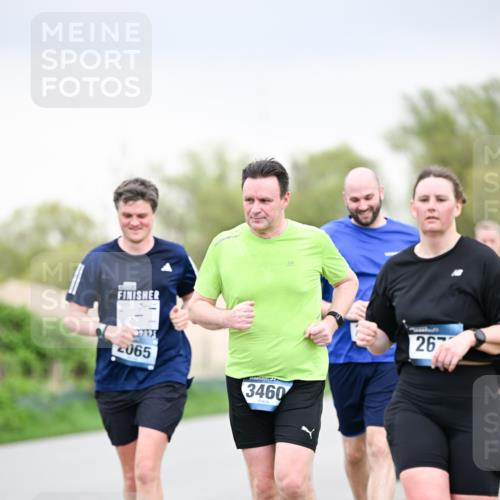 07.04.2024 - 43. Internationalen Wilhelmsburger Insellauf Dr. Thomas Lammeyer http://msf.ph/oto/6042586 07.04.2024 10:41:02 Laufen 9425, 2065, 3460, 267 meine-sportfotos.de