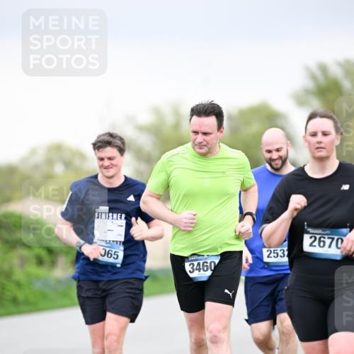 07.04.2024 - 43. Internationalen Wilhelmsburger Insellauf Dr. Thomas Lammeyer http://msf.ph/oto/6042588 07.04.2024 10:41:02 Laufen 3460, 2531, 2670, 065 meine-sportfotos.de