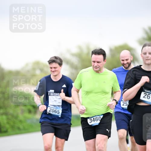 07.04.2024 - 43. Internationalen Wilhelmsburger Insellauf Dr. Thomas Lammeyer http://msf.ph/oto/6042590 07.04.2024 10:41:02 Laufen 2065, 3460, 25, 26 meine-sportfotos.de