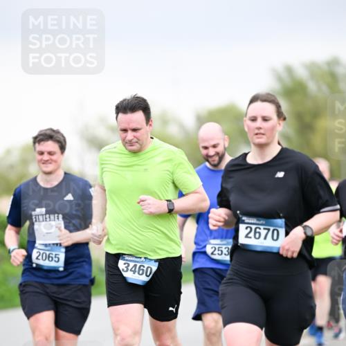 07.04.2024 - 43. Internationalen Wilhelmsburger Insellauf Dr. Thomas Lammeyer http://msf.ph/oto/6042594 07.04.2024 10:41:02 Laufen 2065, 3460, 253, 2670 meine-sportfotos.de