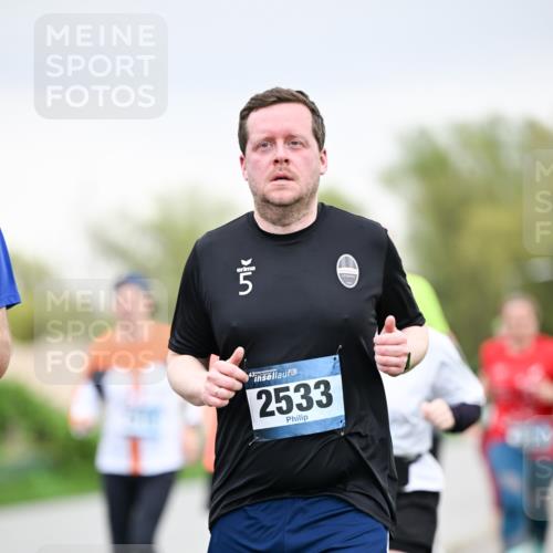 07.04.2024 - 43. Internationalen Wilhelmsburger Insellauf Dr. Thomas Lammeyer http://msf.ph/oto/6042629 07.04.2024 10:41:05 Laufen 5, 43, 2533 meine-sportfotos.de