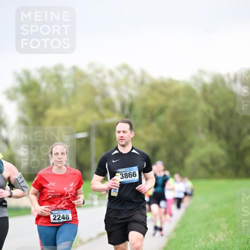 07.04.2024 - 43. Internationalen Wilhelmsburger Insellauf Dr. Thomas Lammeyer http://msf.ph/oto/6042633 07.04.2024 10:41:06 Laufen 6, 2248, 3866 meine-sportfotos.de