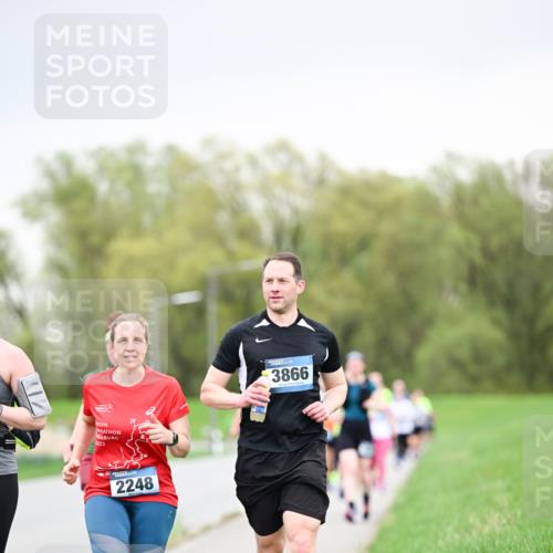 07.04.2024 - 43. Internationalen Wilhelmsburger Insellauf Dr. Thomas Lammeyer http://msf.ph/oto/6042636 07.04.2024 10:41:07 Laufen 2022, 2248, 3866 meine-sportfotos.de