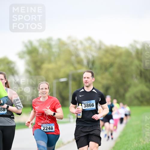 07.04.2024 - 43. Internationalen Wilhelmsburger Insellauf Dr. Thomas Lammeyer http://msf.ph/oto/6042638 07.04.2024 10:41:07 Laufen 88, 2248, 3866 meine-sportfotos.de