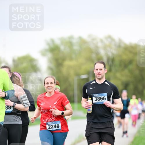 07.04.2024 - 43. Internationalen Wilhelmsburger Insellauf Dr. Thomas Lammeyer http://msf.ph/oto/6042650 07.04.2024 10:41:07 Laufen 88, 2022, 4, 2248, 3866 meine-sportfotos.de
