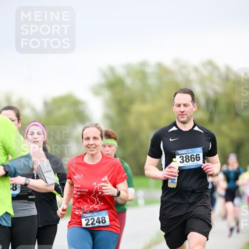 07.04.2024 - 43. Internationalen Wilhelmsburger Insellauf Dr. Thomas Lammeyer http://msf.ph/oto/6042659 07.04.2024 10:41:08 Laufen 8, 2022, 2248, 3866 meine-sportfotos.de