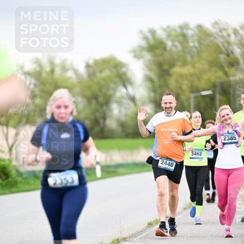 07.04.2024 - 43. Internationalen Wilhelmsburger Insellauf Dr. Thomas Lammeyer http://msf.ph/oto/6042784 07.04.2024 10:41:23 Laufen 9, 2440, 3462, 3462, 2385 meine-sportfotos.de