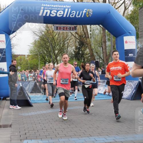 07.04.2024 - 43. Internationalen Wilhelmsburger Insellauf MichiJ http://msf.ph/oto/6042841 07.04.2024 10:40:17 Laufen 16, 3, 3368, 3530, 3950, 3800, 3970, 3 meine-sportfotos.de