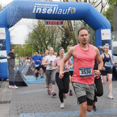 07.04.2024 - 43. Internationalen Wilhelmsburger Insellauf MichiJ http://msf.ph/oto/6042844 07.04.2024 10:40:18 Laufen 6, 4497, 33, 43, 3530, 3429, 2510 meine-sportfotos.de