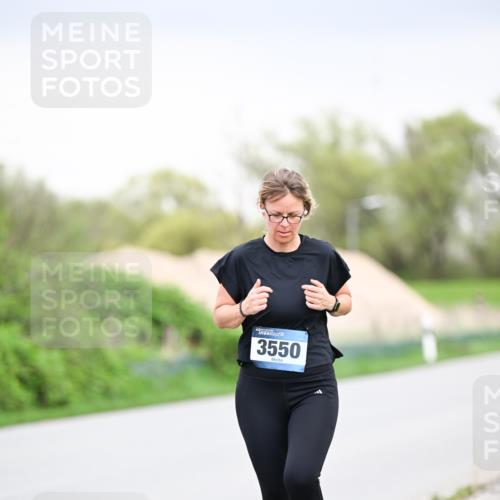 07.04.2024 - 43. Internationalen Wilhelmsburger Insellauf Dr. Thomas Lammeyer http://msf.ph/oto/6042911 07.04.2024 10:41:33 Laufen 3550 meine-sportfotos.de