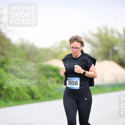 07.04.2024 - 43. Internationalen Wilhelmsburger Insellauf Dr. Thomas Lammeyer http://msf.ph/oto/6042921 07.04.2024 10:41:33 Laufen 3550 meine-sportfotos.de